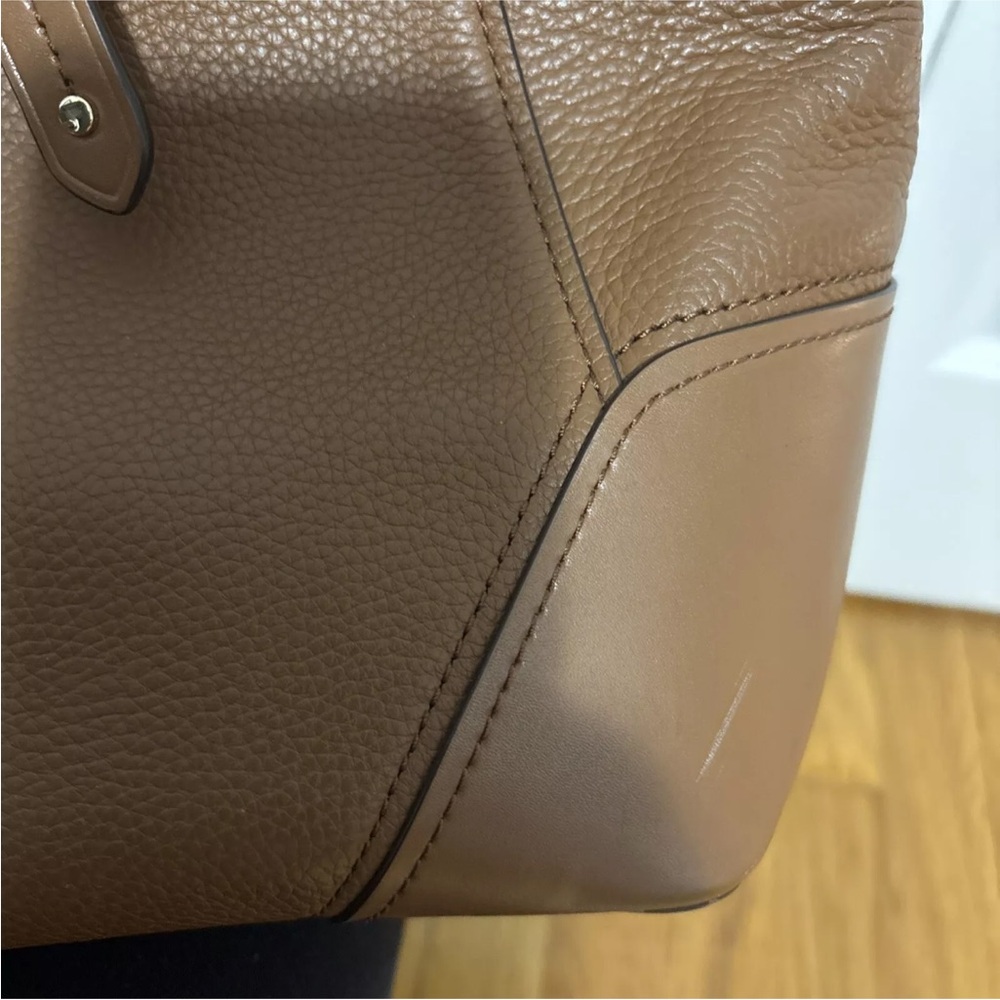 Michael Kors Aria Large Pebbled Tan Leather Tote - Picture 12 of 13